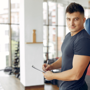 homme-sport-passer-du-temps-dans-salle-gym-du-matin 1 sportezvousbien